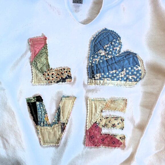 Antique Quilt Appliqued Sweatshirt - Love - SZ L - Picture 2 of 6